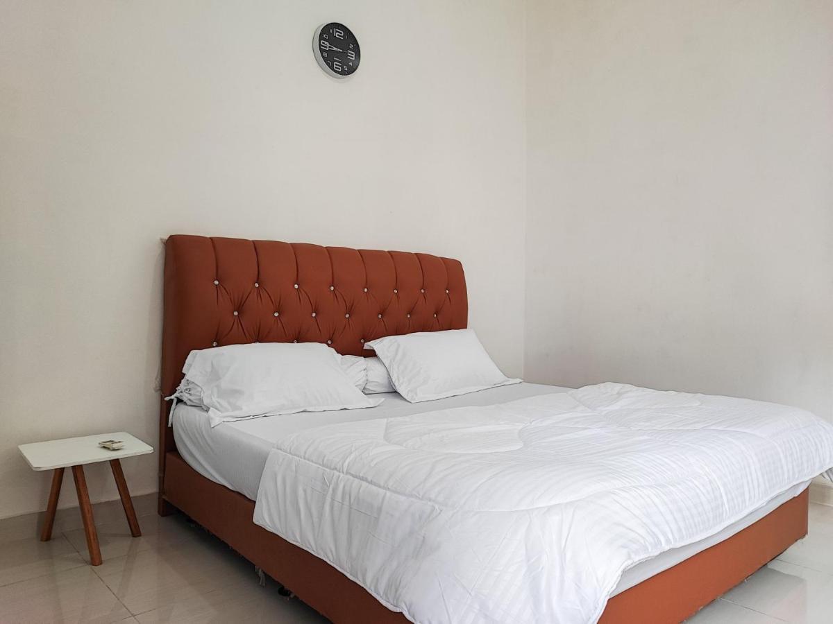 Adela Homestay Syariah Near Universitas Muhammadiyah Jambi Mitra Reddoorz Exterior foto