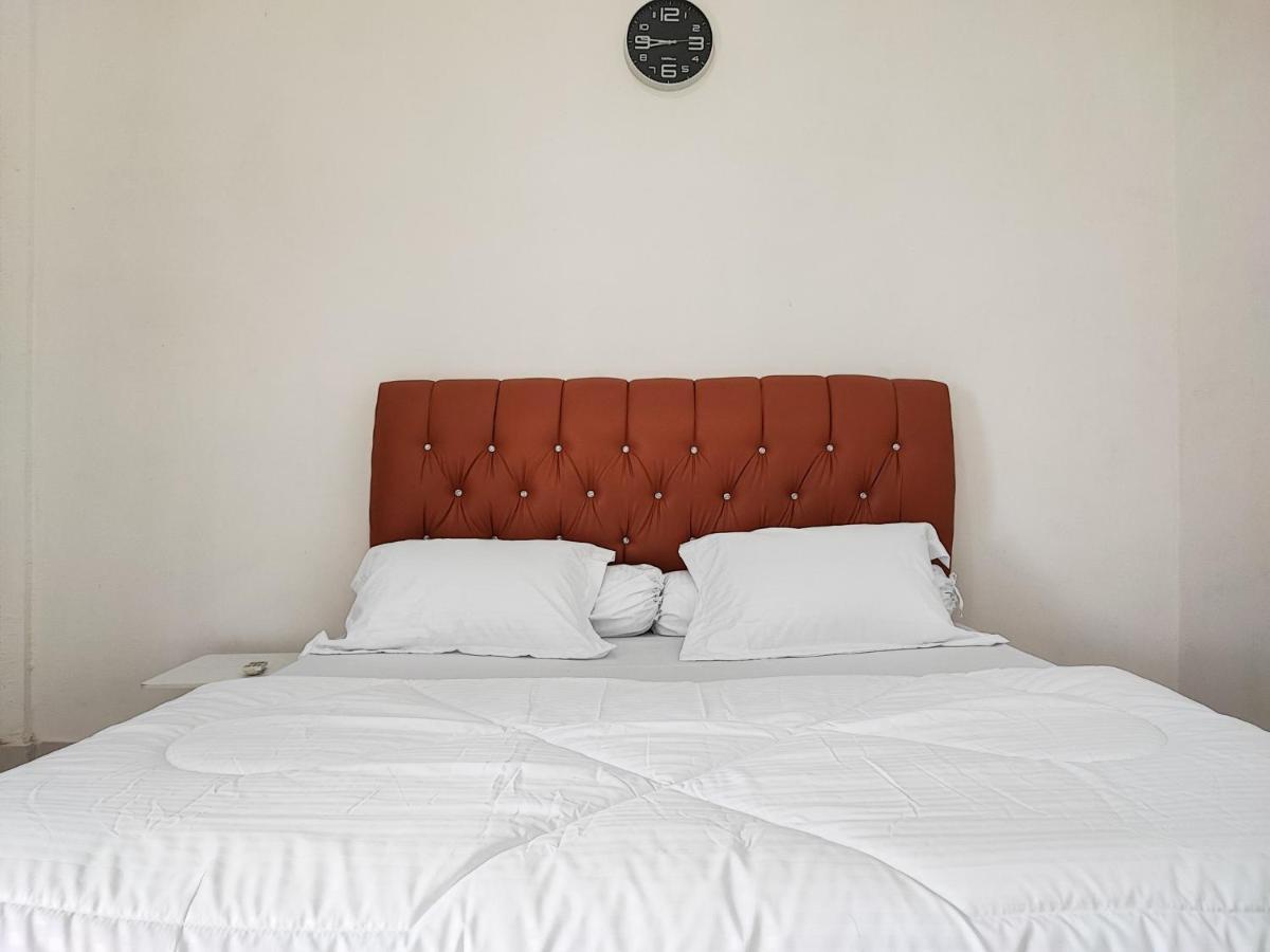 Adela Homestay Syariah Near Universitas Muhammadiyah Jambi Mitra Reddoorz Exterior foto